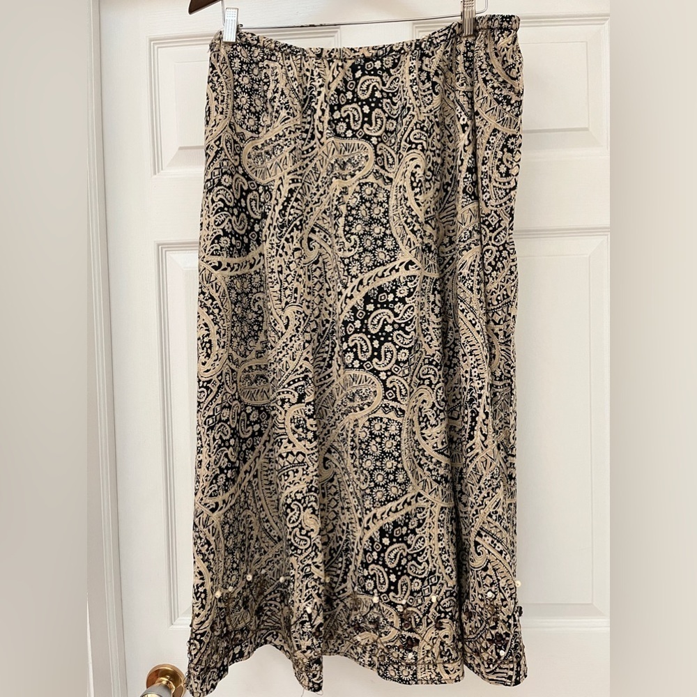 Avenue cotton skirt size large/X-Large with beading
